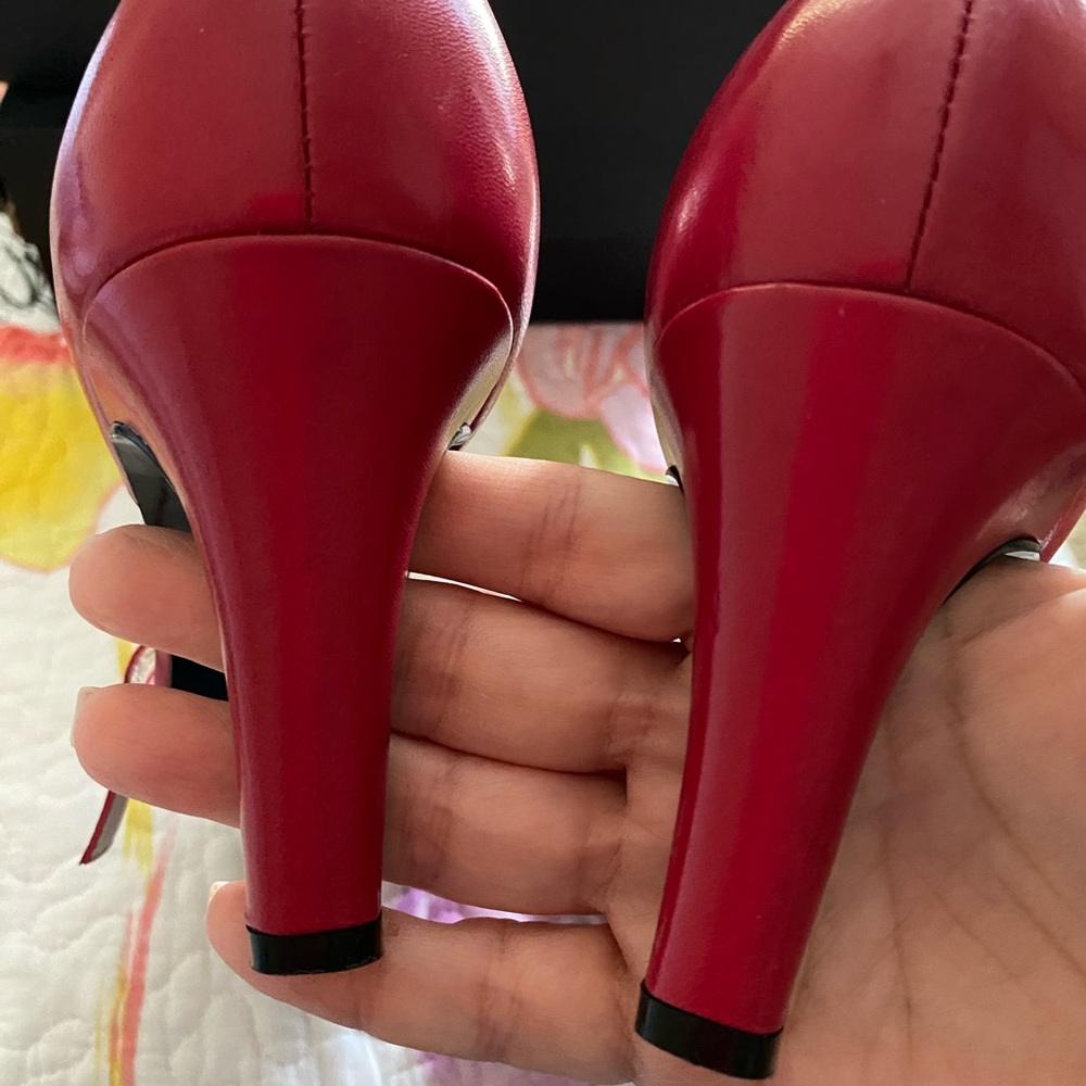 Bandolino Red squared toe sandals/heels - Picture 4 of 4